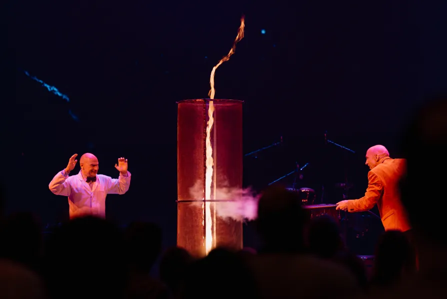 Bühnenshow Experiment Feuer