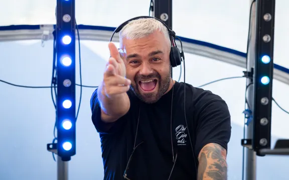 Winston 'The Village' 01